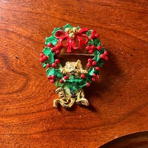 Christmas cat wreath jewelry pin